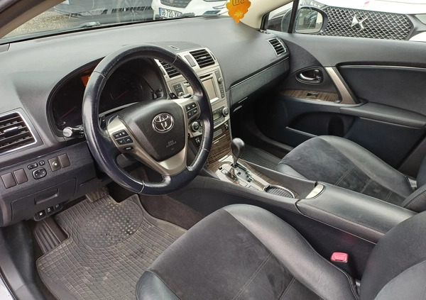 Toyota Avensis cena 32999 przebieg: 299000, rok produkcji 2013 z Czerniejewo małe 172